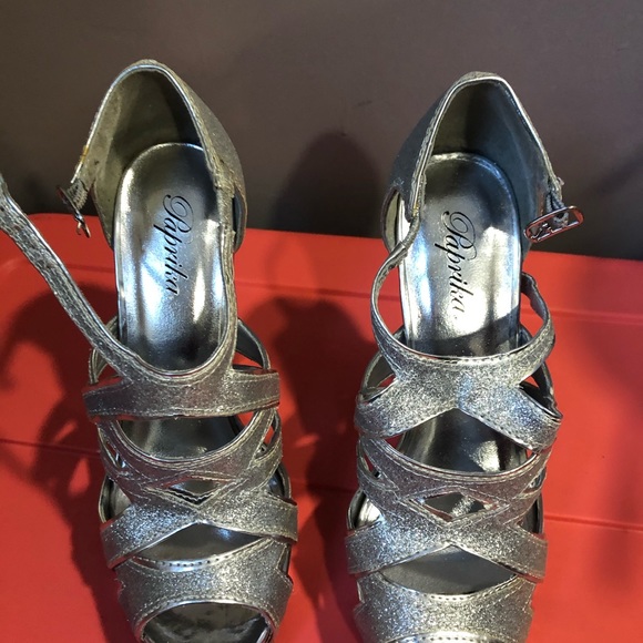 High heels - Picture 2 of 3